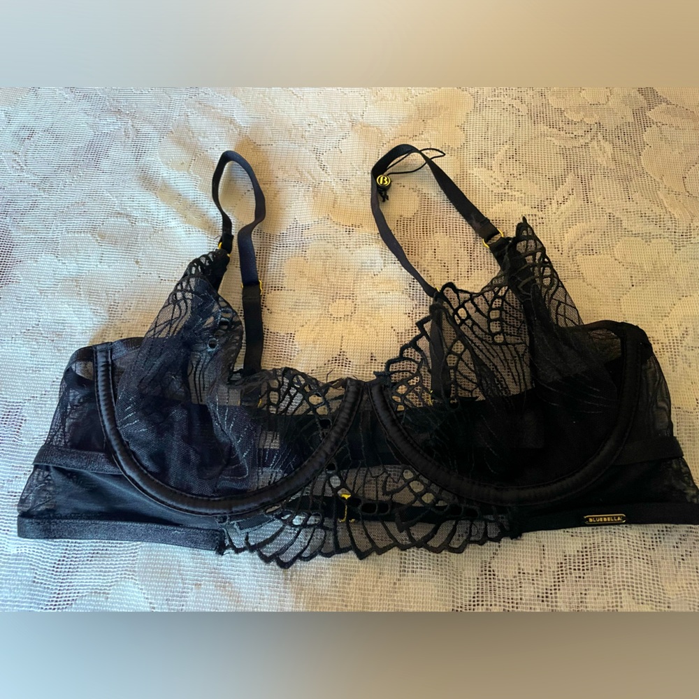 Blue Bella Strappy Lace Detail Bra 32C NWOT